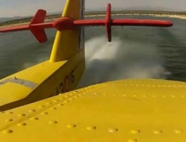 Πως είναι να πετάς ένα Canadair (βίντεο)